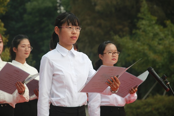 师范生代表诵读论语经典.jpg